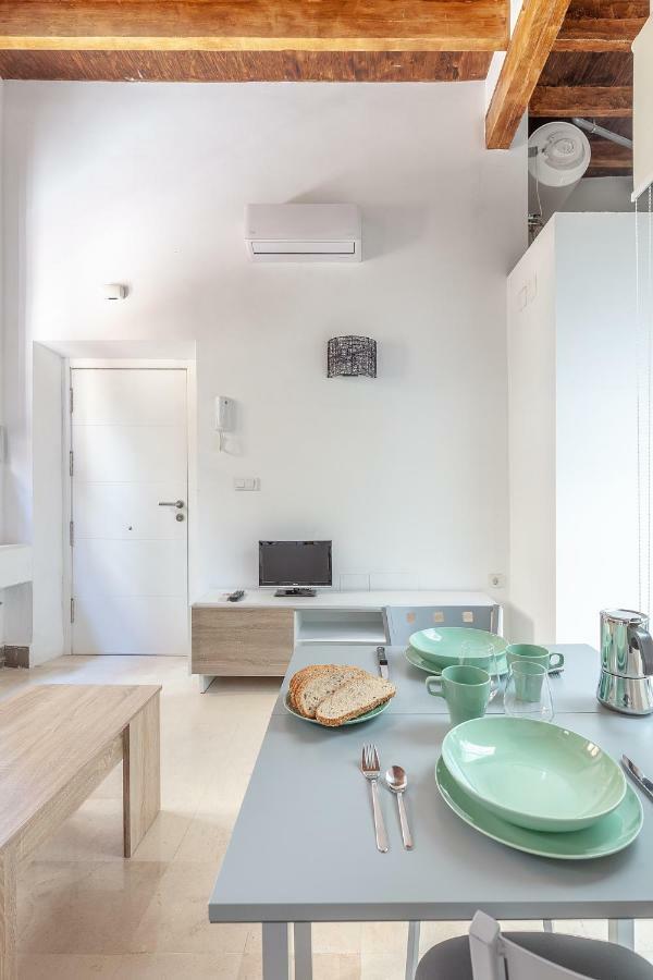 Pasaje De Amores Der - Descanso En Casa Y Vida Cultural Y Monumentos 4 Px Apartament Sewilla